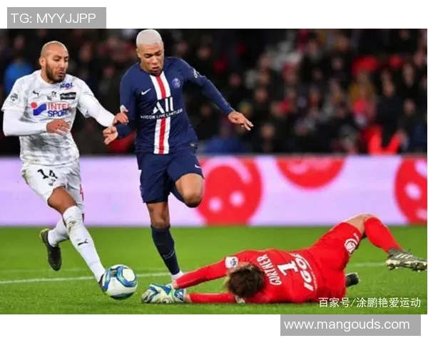 亚眠足球队迎战巴黎圣日耳曼全力争胜的精彩对决分析