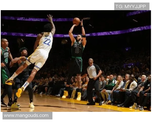 黄蜂队与76人队激战成和双方表现精彩引发球迷热议